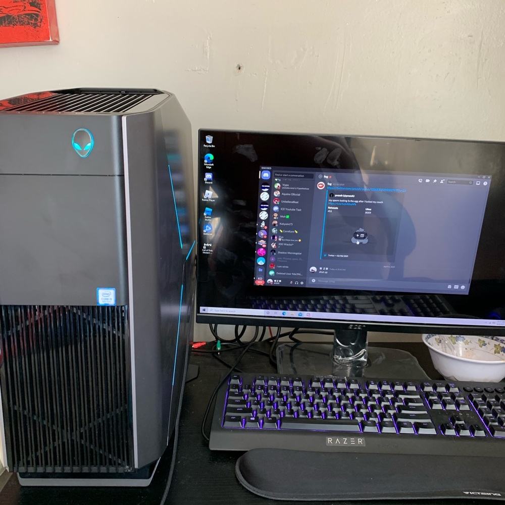 Selling Alienware aurora r8 Used - Picture 2 of 3
